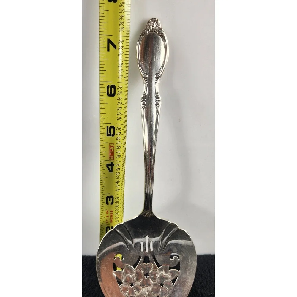 W Rogers IS Serving Utensil Pie Cake Spatula Silverplated Vintage